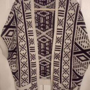 Charlotte Russe Black and White Geometric Cardigan